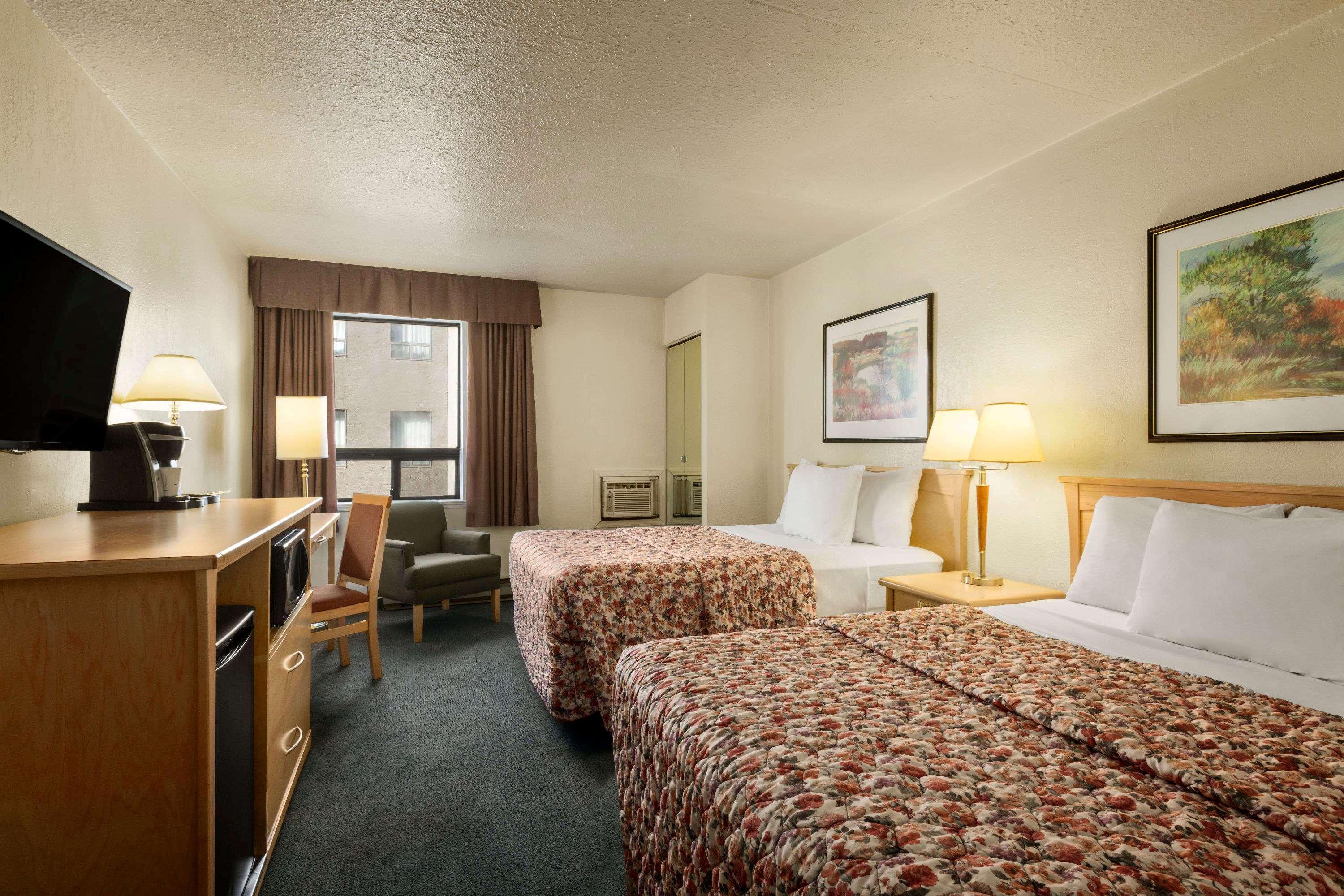 Travelodge By Wyndham Edmonton West Exteriör bild