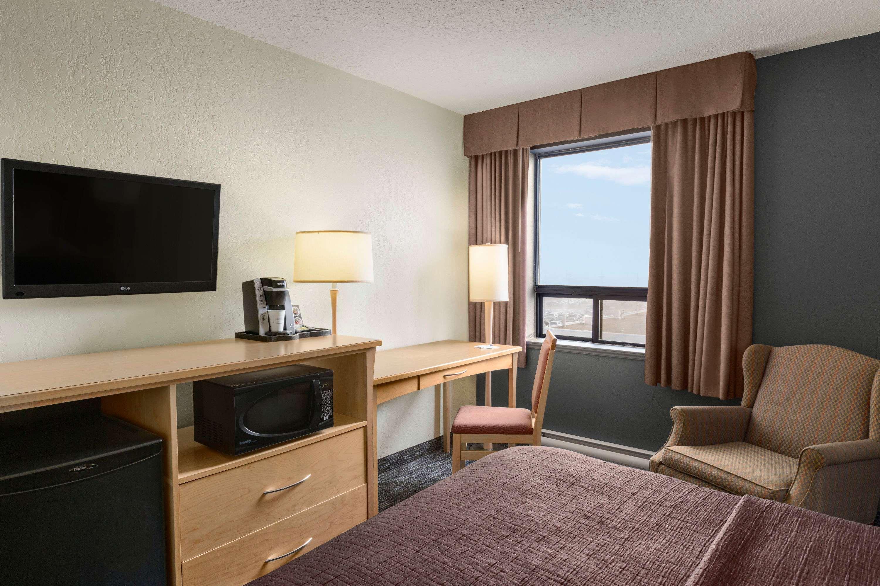 Travelodge By Wyndham Edmonton West Exteriör bild