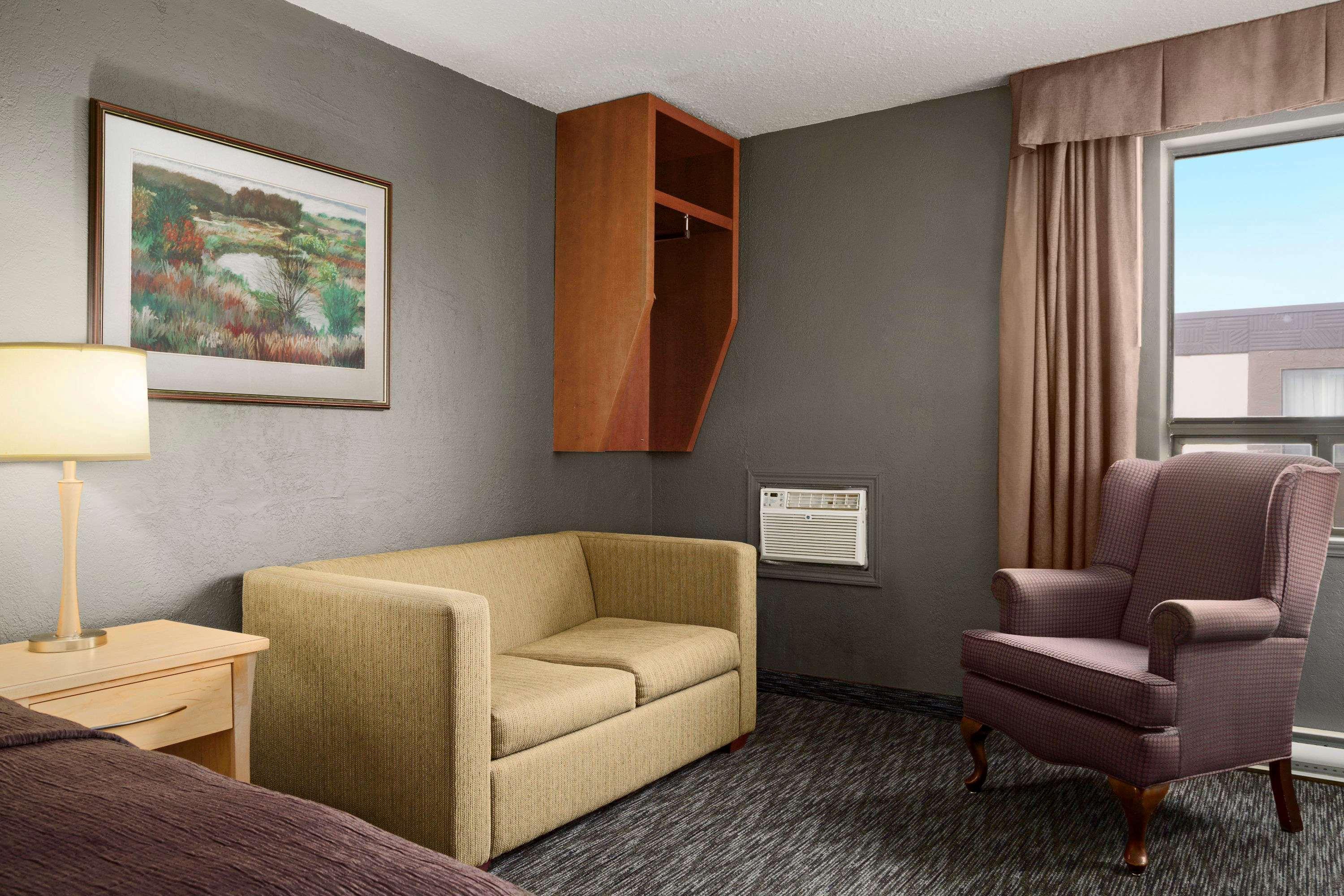 Travelodge By Wyndham Edmonton West Exteriör bild