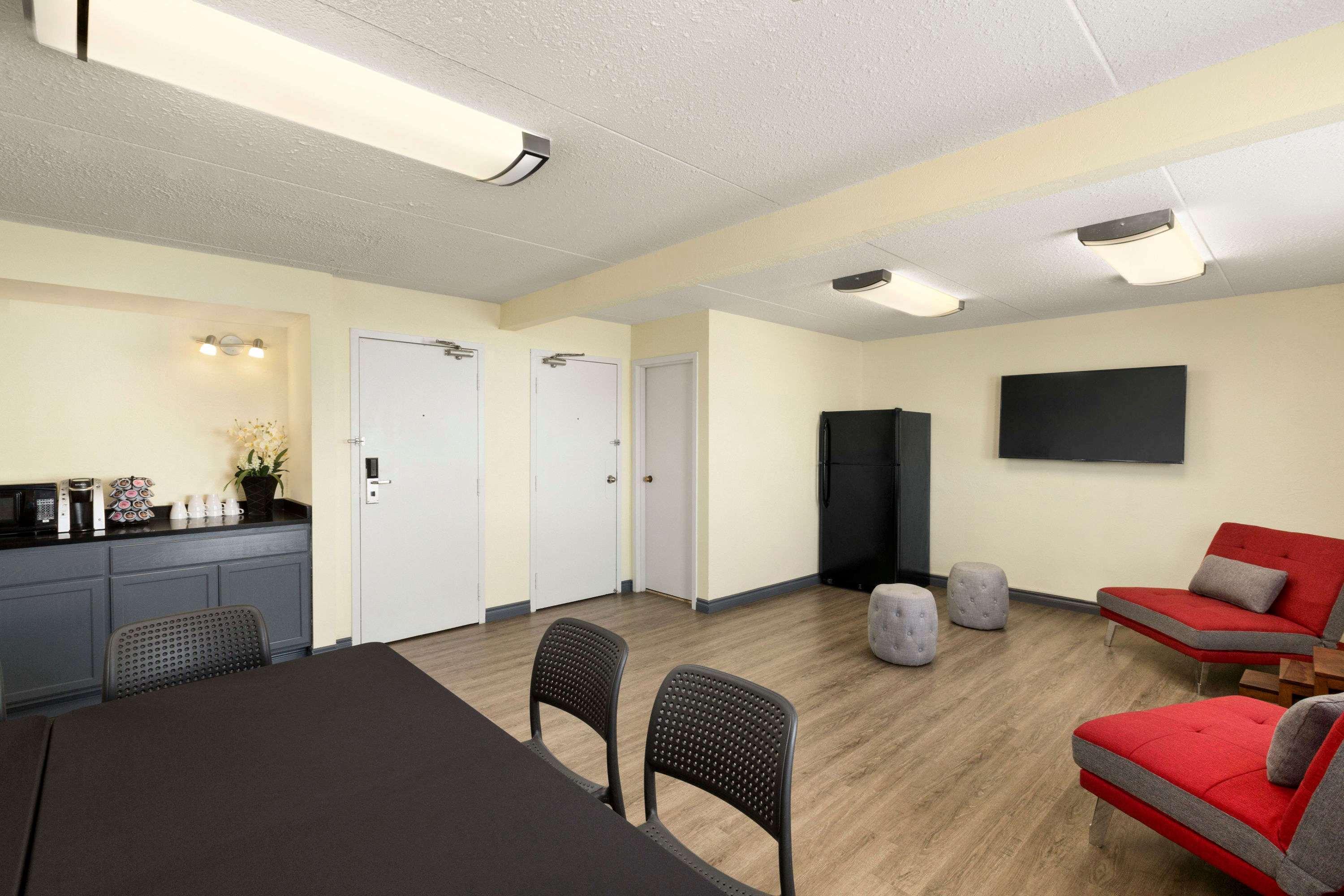 Travelodge By Wyndham Edmonton West Exteriör bild